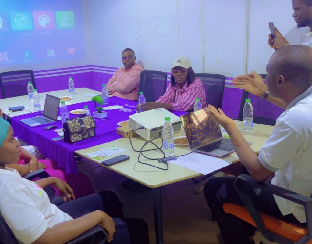 Faroty dit Merci à ses utilisateurs ASSO+ avec style